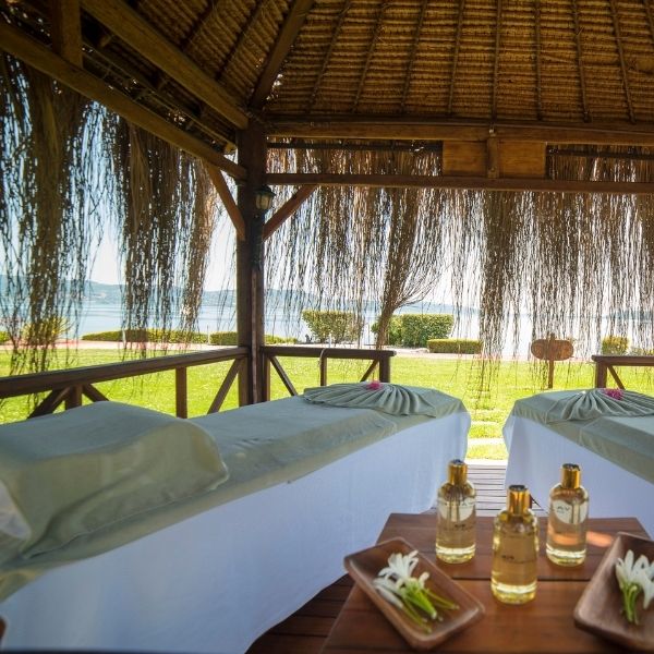 Beige And Black Minimalist Line Art Woman Face Canvas Print (970 X 500 Piksel) (2)