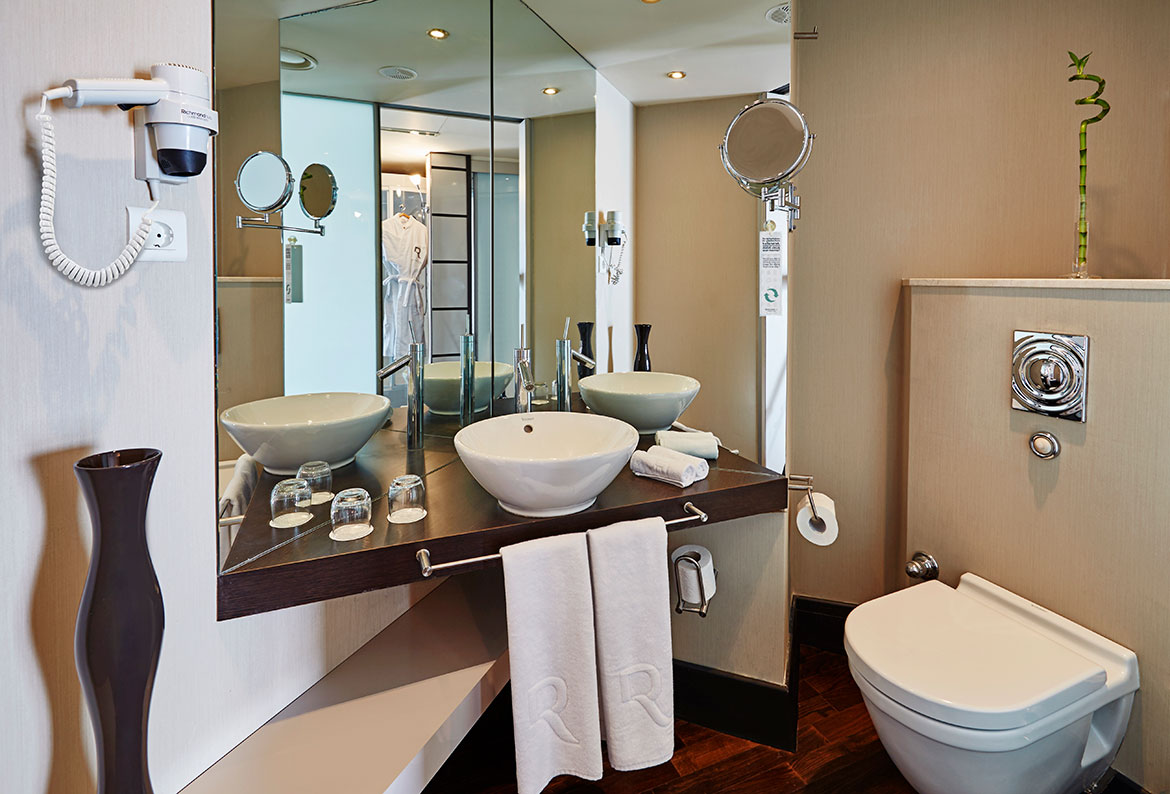 Jakuzili Senior Suite Banyo